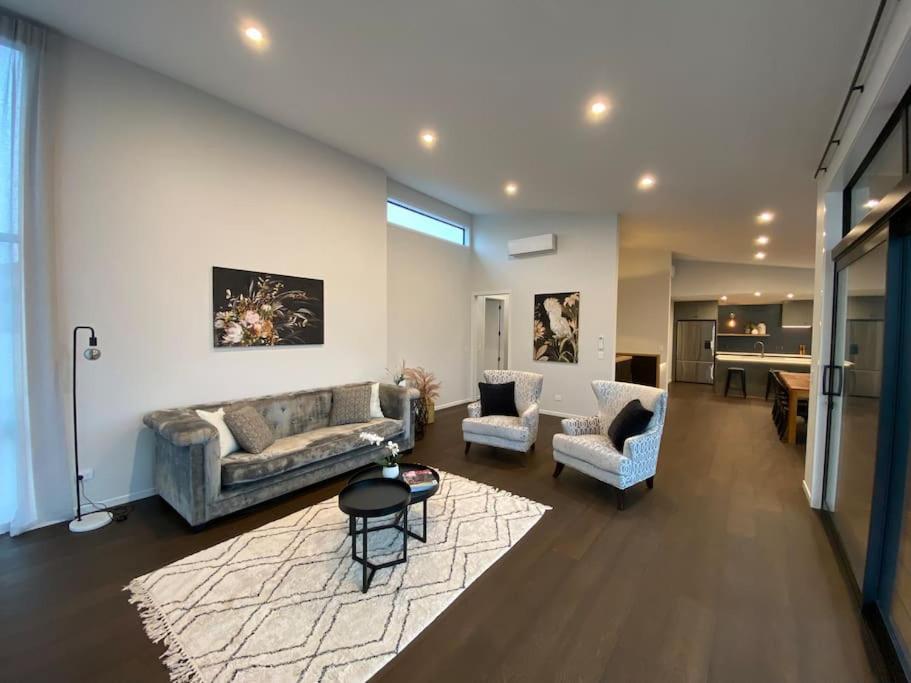 Вилла Luxury Escape In Cbd - Walking Distance To Town Тауранга Экстерьер фото