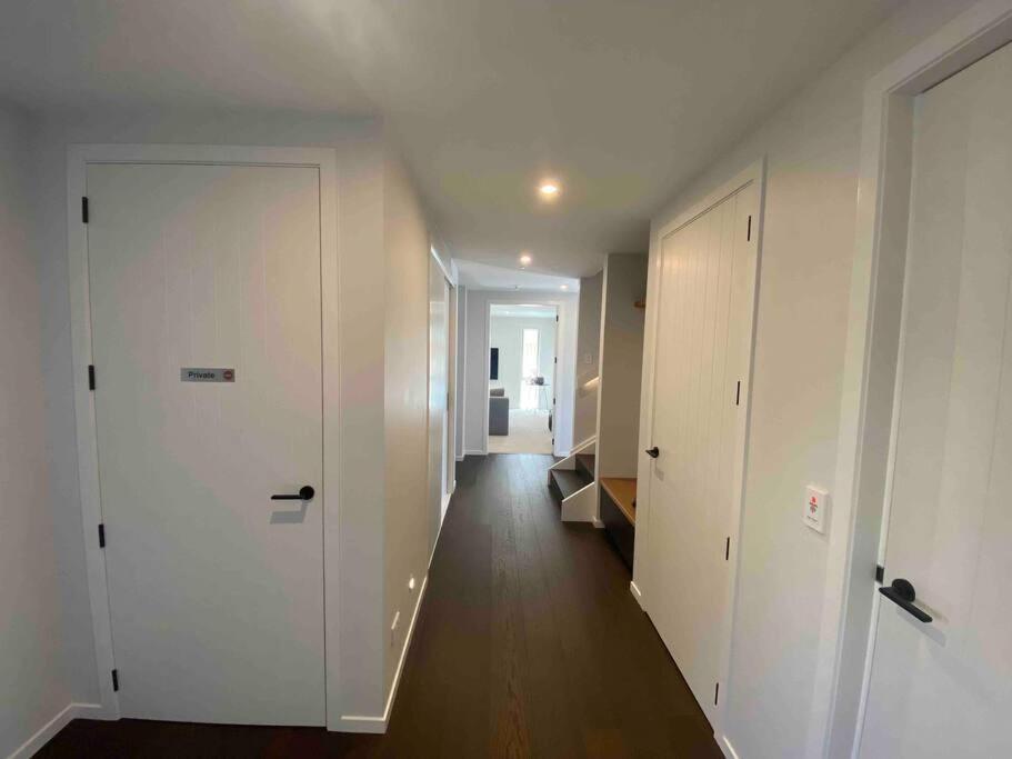 Вилла Luxury Escape In Cbd - Walking Distance To Town Тауранга Экстерьер фото